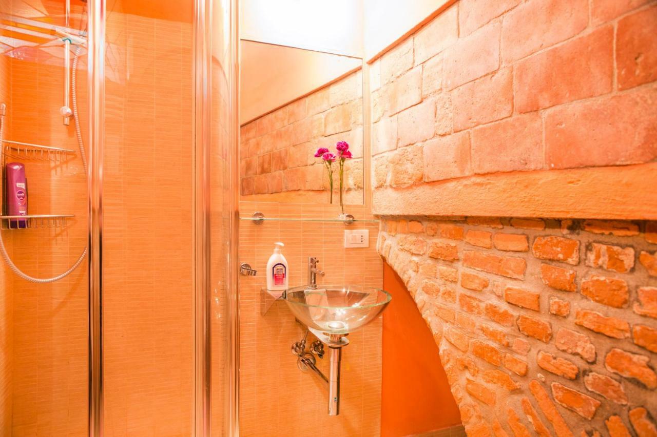 Art Apartment Vicolo Del Panico Florence Luaran gambar