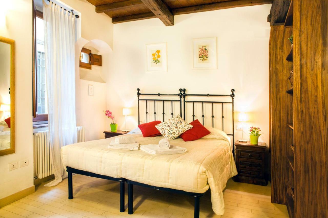 Art Apartment Vicolo Del Panico Florence Luaran gambar